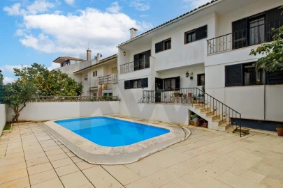 Moradia T5 para Venda em Carcavelos e Parede