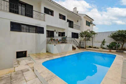 Moradia T5 para Venda em Carcavelos e Parede