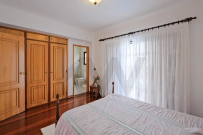 Moradia T5 para Venda em Carcavelos e Parede