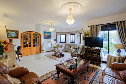 Moradia T5 para Venda em Carcavelos e Parede