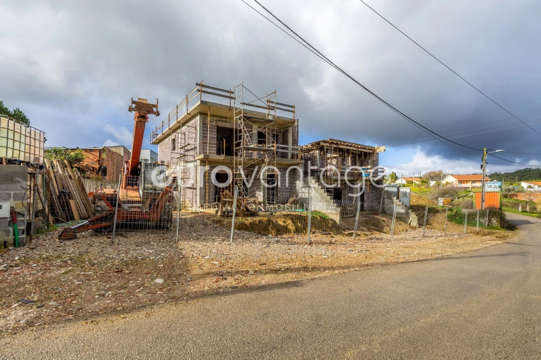 Moradia T4 para Venda em Parceiros e Azoia Foto 3
