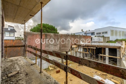 Moradia T4 para Venda em Parceiros e Azoia