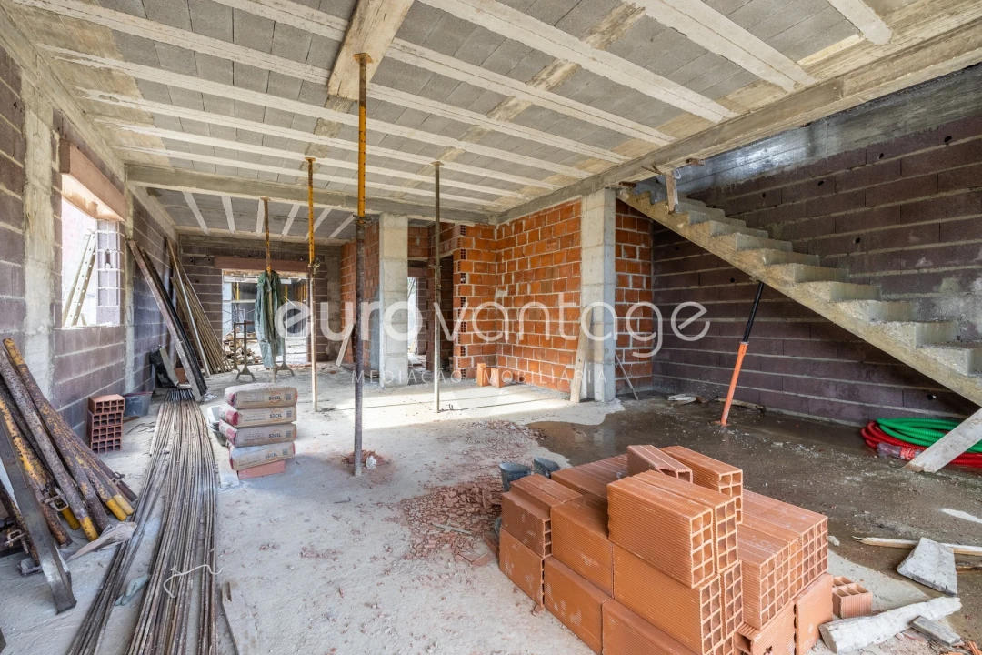 Moradia T4 para Venda em Parceiros e Azoia Foto 4