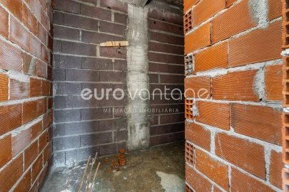 Moradia T4 para Venda em Parceiros e Azoia