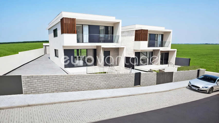Moradia T4 para Venda em Parceiros e Azoia