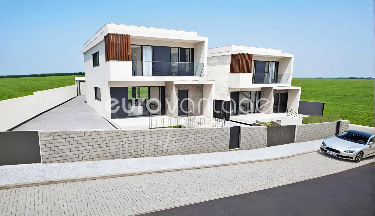 Moradia T4 para Venda em Parceiros e Azoia Foto 1
