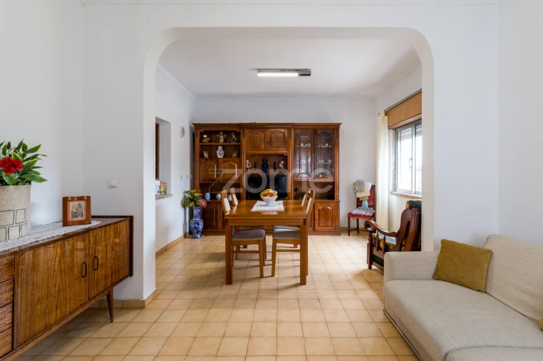 Moradia T6 para Venda em Pontinha e Famões Foto 1