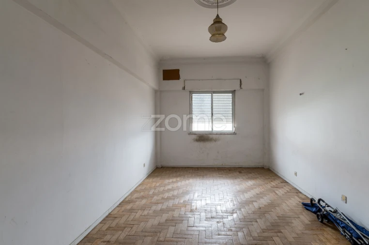 Moradia T6 para Venda em Pontinha e Famões Foto 16