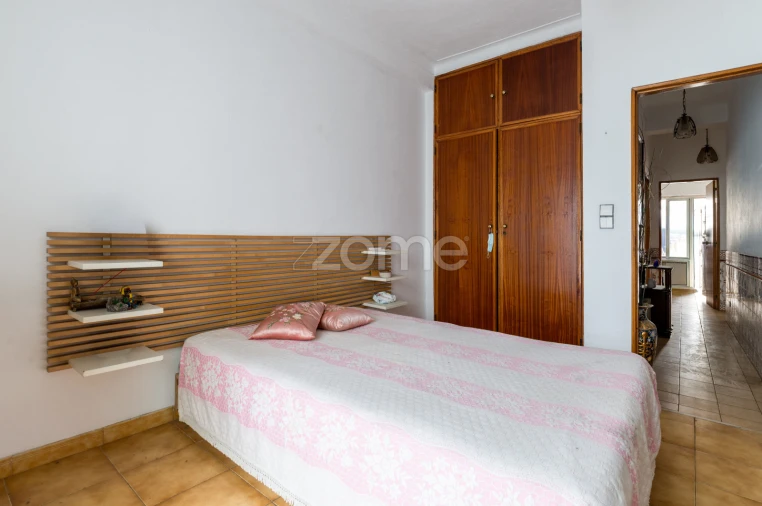 Moradia T6 para Venda em Pontinha e Famões Foto 8