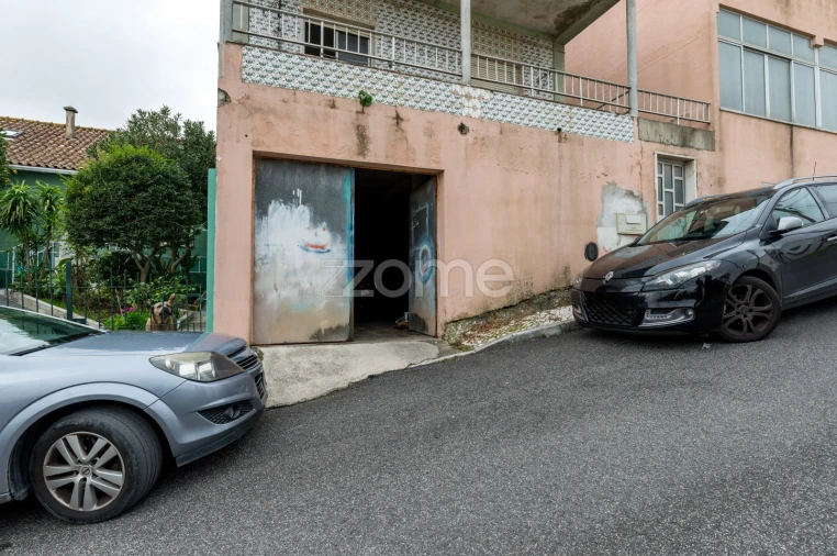 Moradia T6 para Venda em Pontinha e Famões Foto 35