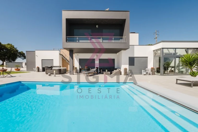 Moradia T4 para Venda em Roliça Foto 2