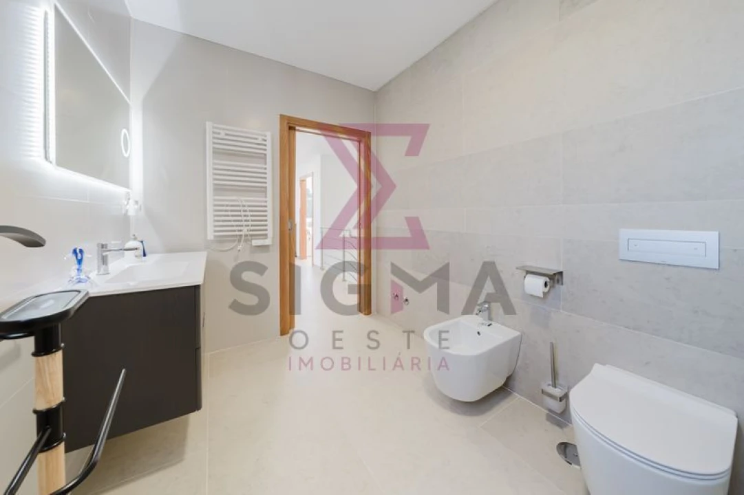 Moradia T4 para Venda em Roliça Foto 35