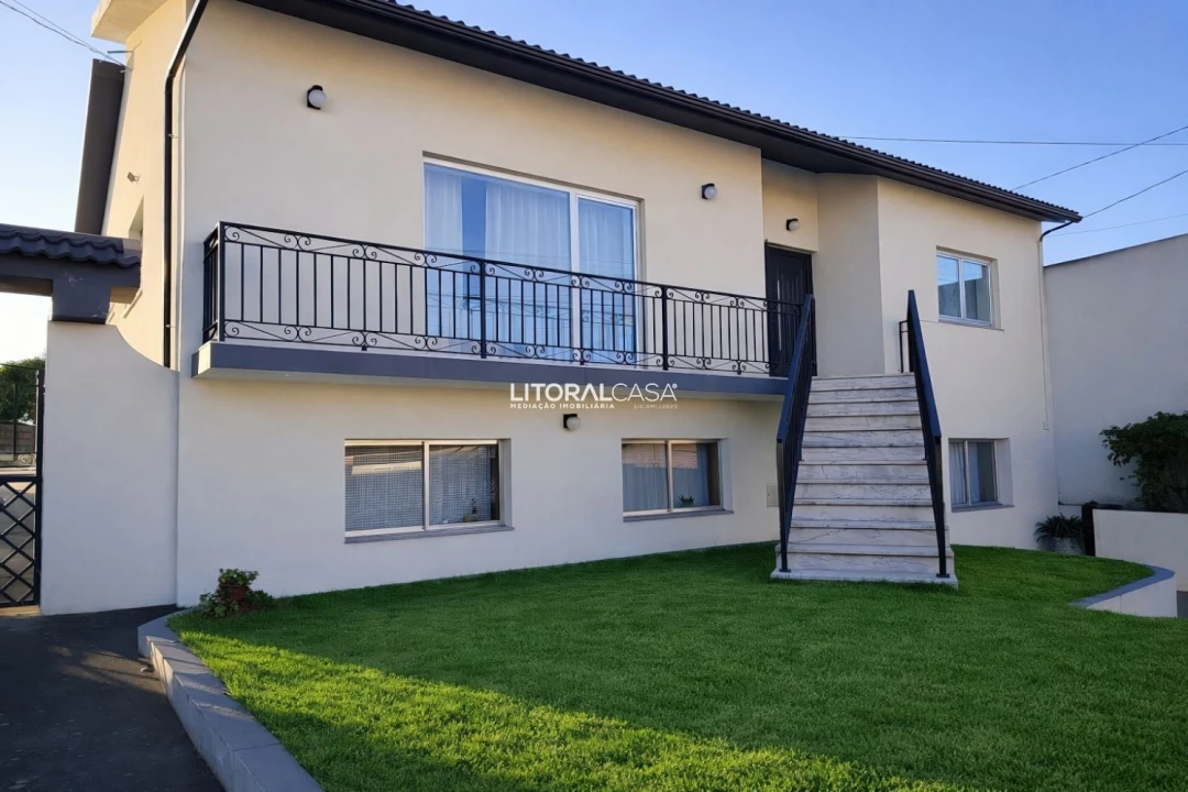 Moradia T7 para Venda em Aradas Foto 1