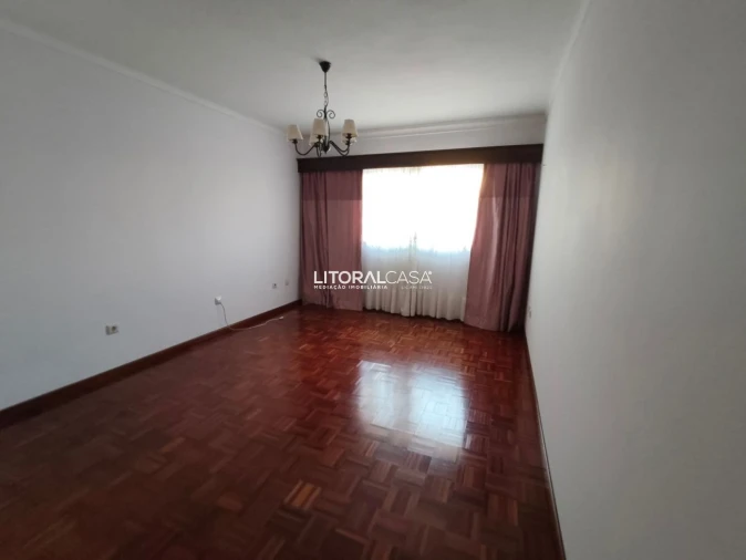 Moradia T7 para Venda em Aradas Foto 11