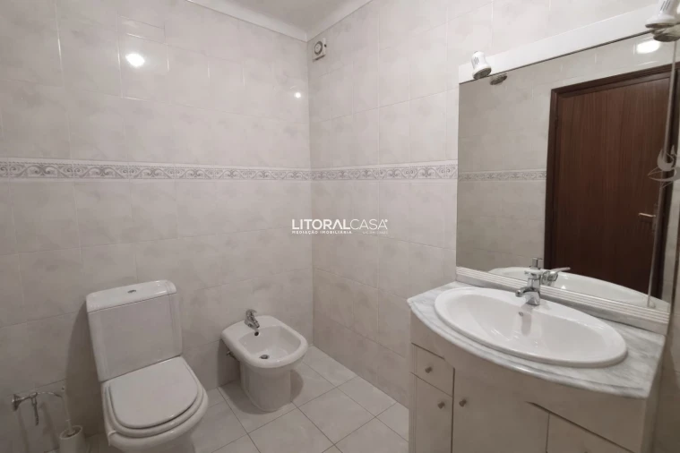 Moradia T7 para Venda em Aradas Foto 9