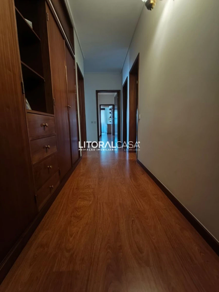 Moradia T7 para Venda em Aradas Foto 32