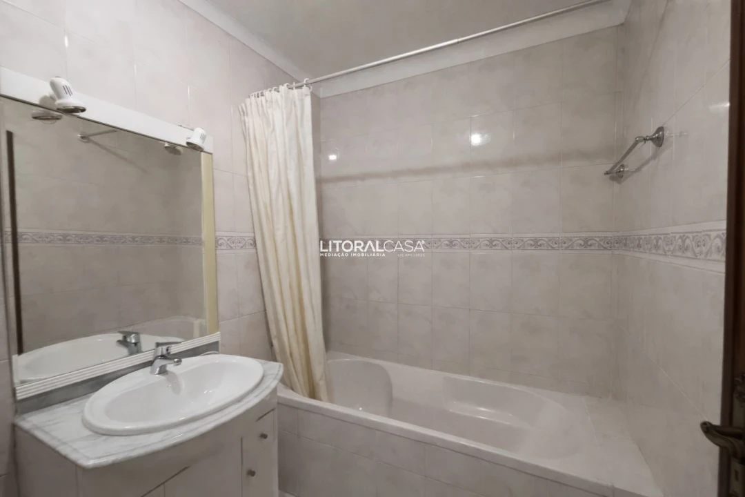 Moradia T7 para Venda em Aradas Foto 8