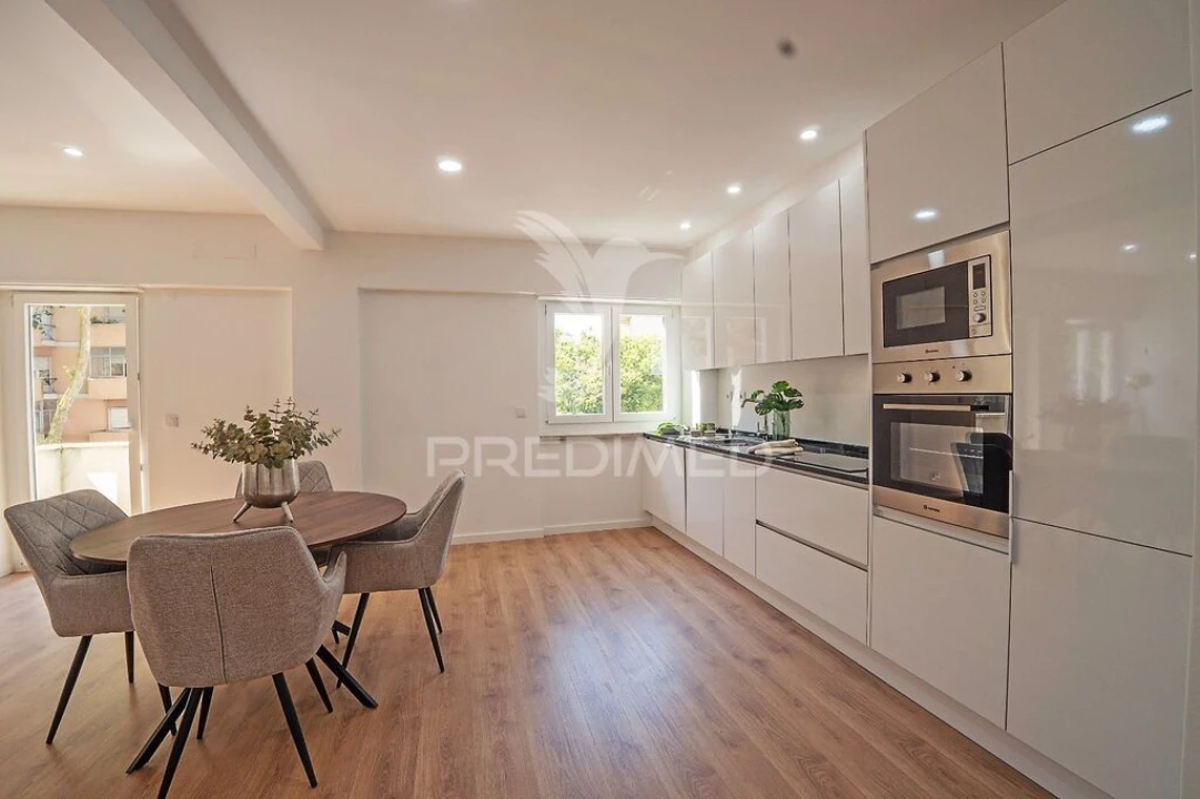 Apartamento T3 para Venda em Benfica Foto 1