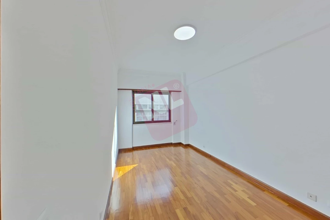 Apartamento T2 para Arrendamento em Penha de França Foto 18
