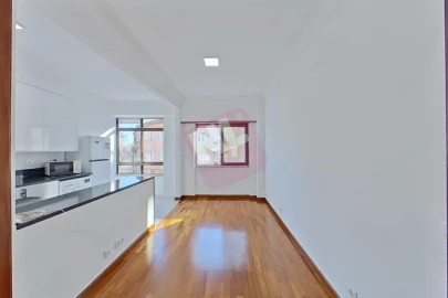 Apartamento T2 para Arrendamento em Penha de França