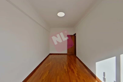 Apartamento T2 para Arrendamento em Penha de França