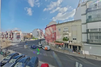 Apartamento T2 para Arrendamento em Penha de França