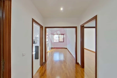 Apartamento T2 para Arrendamento em Penha de França