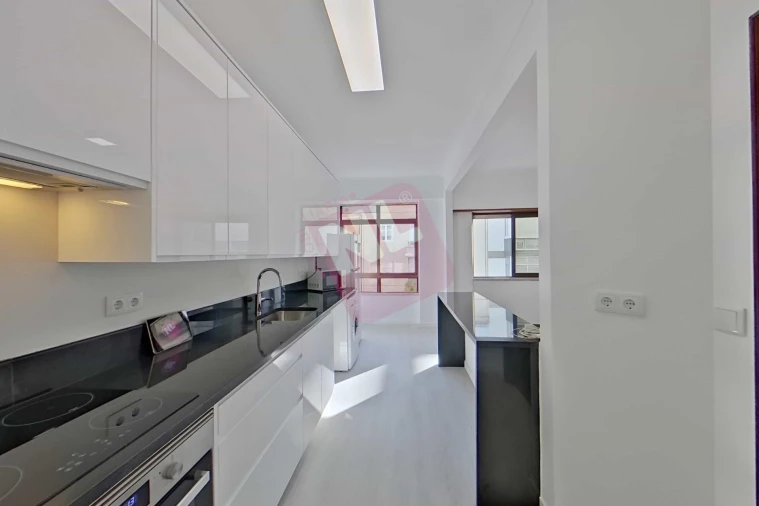 Apartamento T2 para Arrendamento em Penha de França Foto 8
