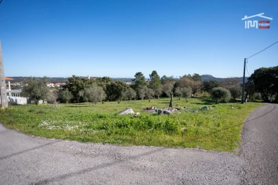 Terreno para Venda em Atouguia