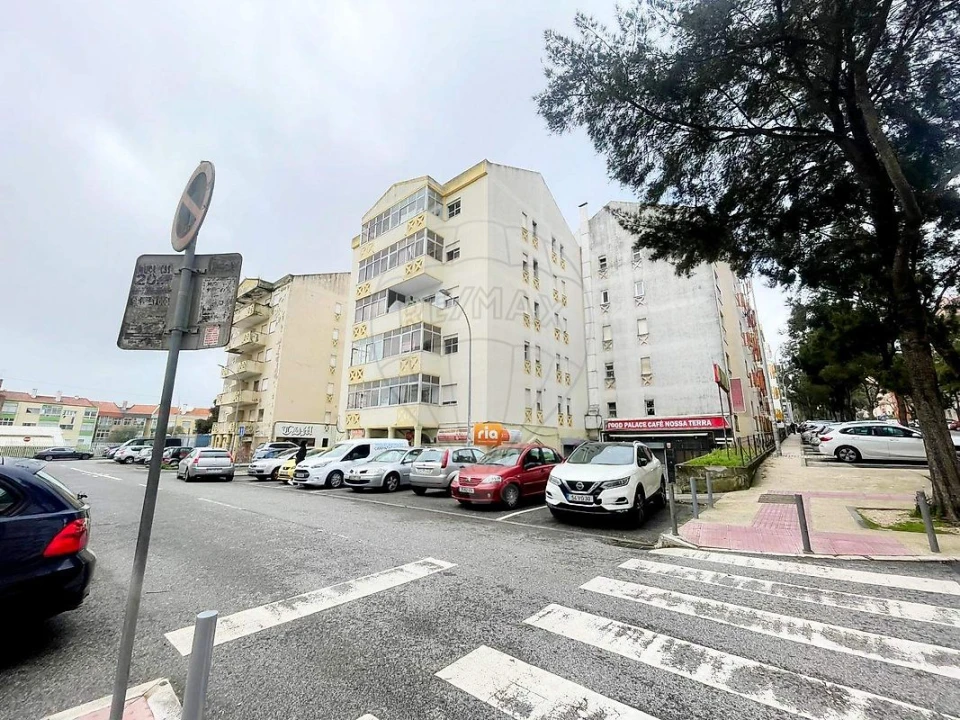 Apartamento T2 para Venda em Algueirão-Mem Martins Foto 24