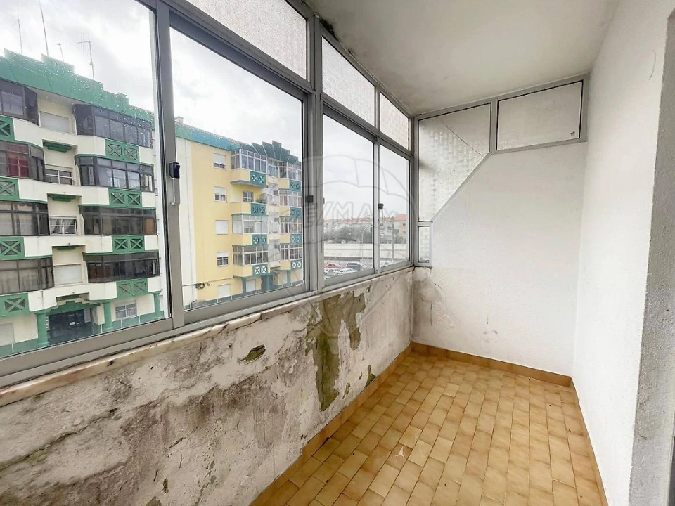 Apartamento T2 para Venda em Algueirão-Mem Martins Foto 1