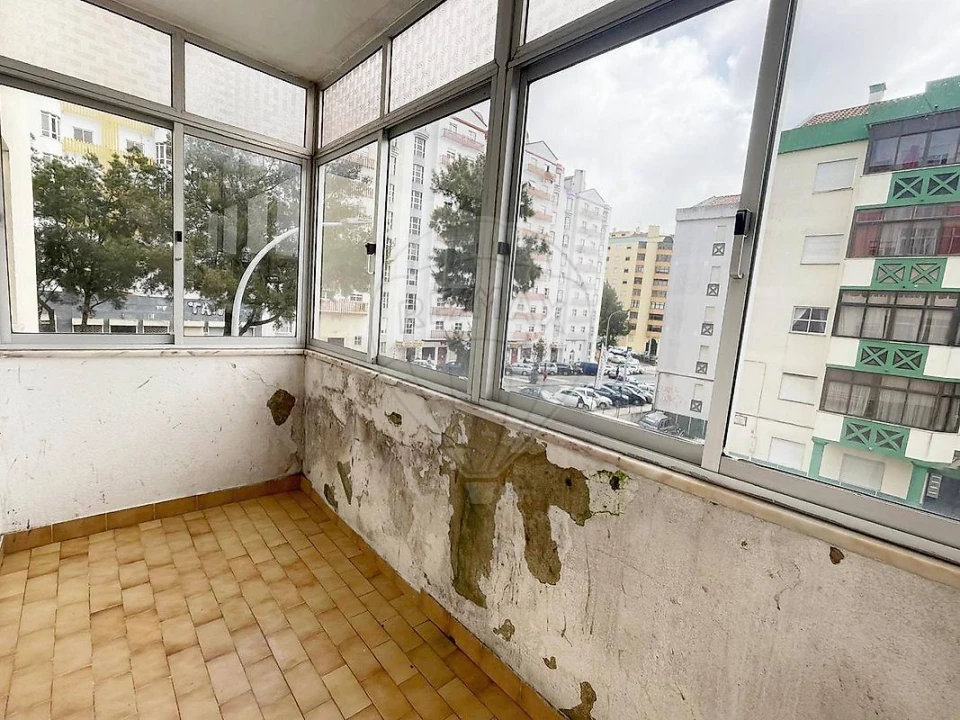 Apartamento T2 para Venda em Algueirão-Mem Martins Foto 2