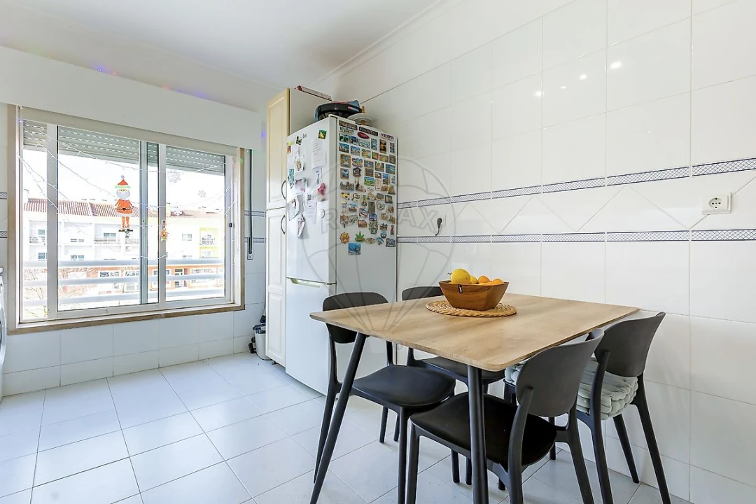 Apartamento T2 para Venda em Palmela Foto 9