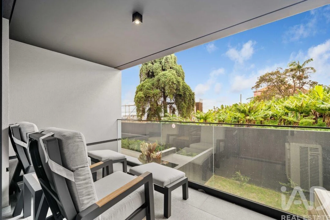 Apartamento T2 para Arrendamento em Santo Antonio Foto 15