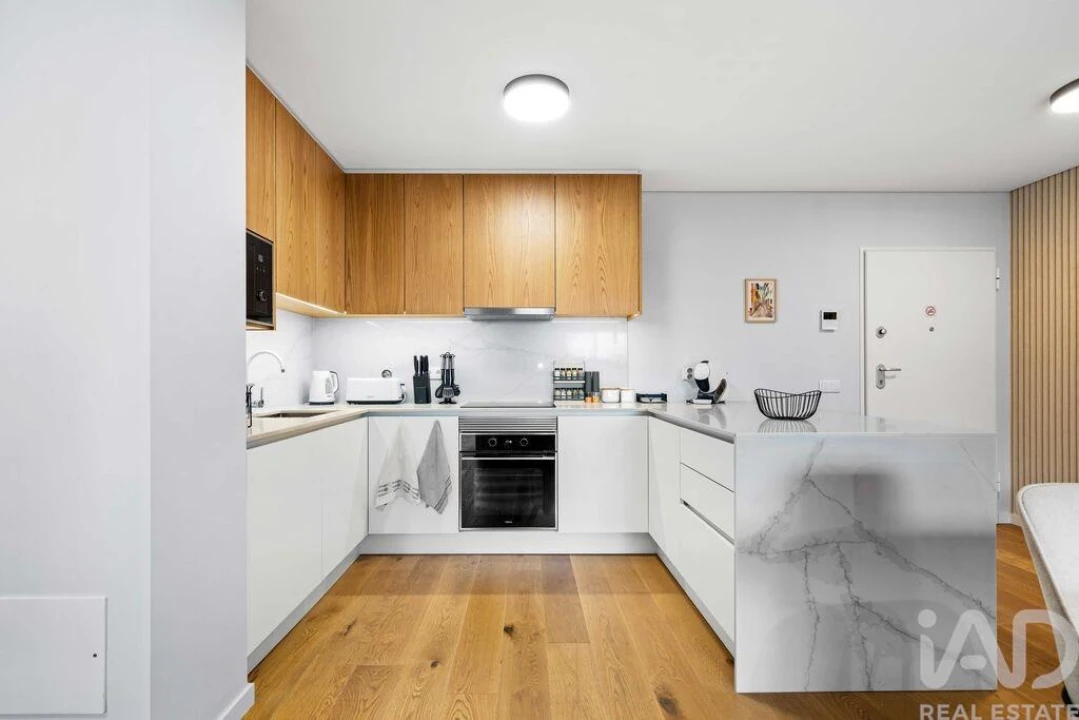 Apartamento T2 para Arrendamento em Santo Antonio Foto 6