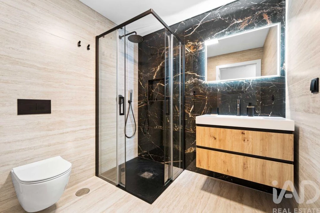 Apartamento T2 para Arrendamento em Santo Antonio Foto 16