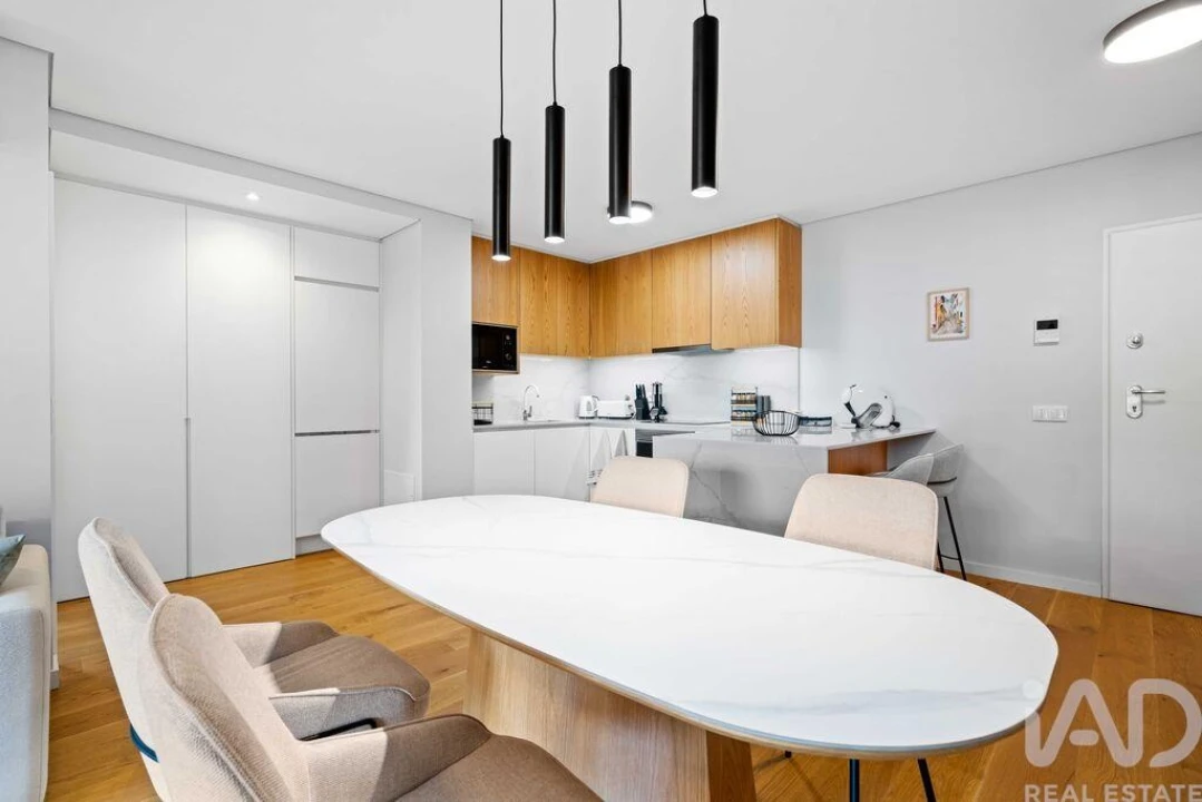 Apartamento T2 para Arrendamento em Santo Antonio Foto 4