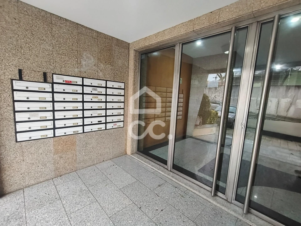 Apartamento T2 para Venda em Alfena Foto 4