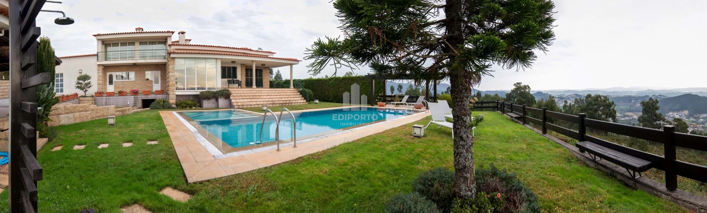 Moradia T6 para Venda em Figueiras e Covas Foto 1