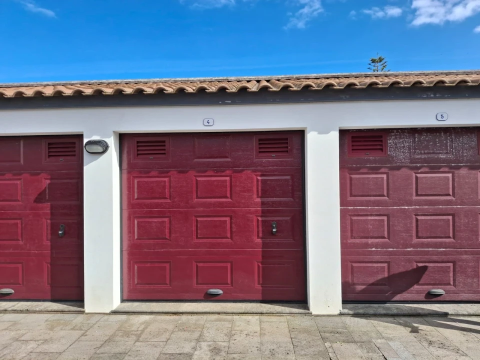 Garagem para Arrendamento em Ponta Delgada (São José) Foto 1