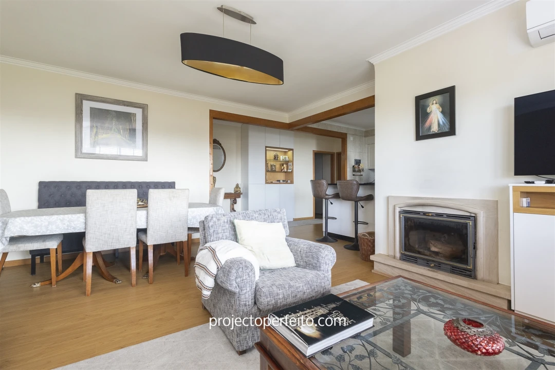 Apartamento T4 para Venda em Paços de Brandão Foto 5