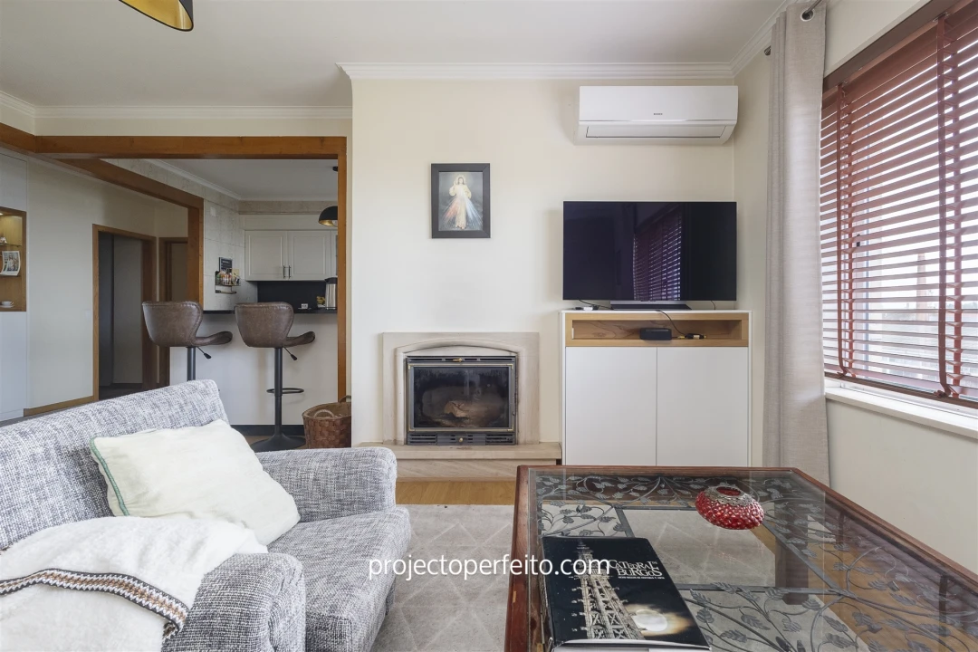 Apartamento T4 para Venda em Paços de Brandão Foto 4