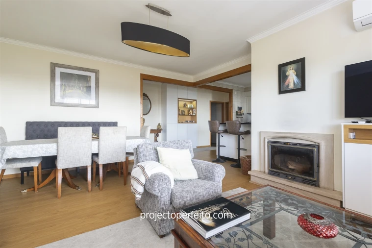 Apartamento T4 para Venda em Paços de Brandão Foto 5