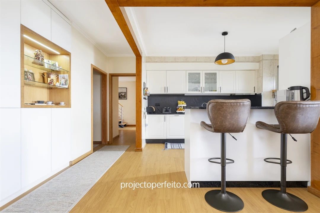 Apartamento T4 para Venda em Paços de Brandão Foto 7