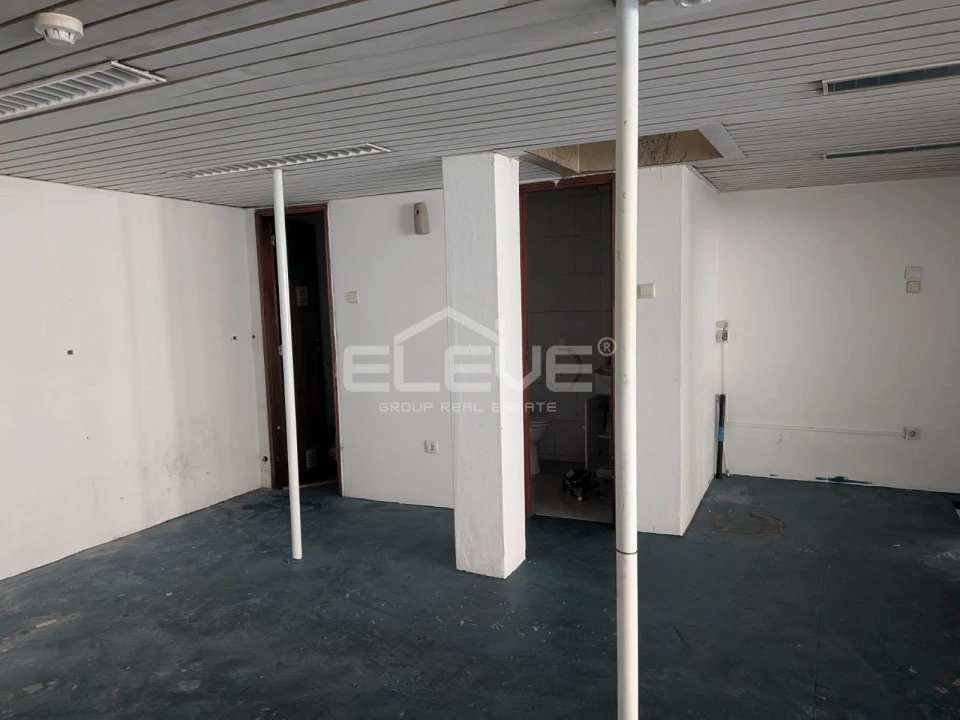 Loja para Arrendamento em Santa Marinha e São Pedro da Afurada Foto 3