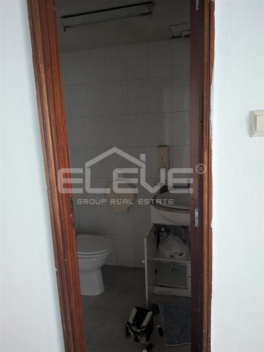 Loja para Arrendamento em Santa Marinha e São Pedro da Afurada Foto 4