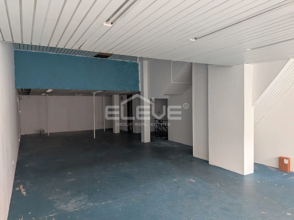 Loja para Arrendamento em Santa Marinha e São Pedro da Afurada Foto 2