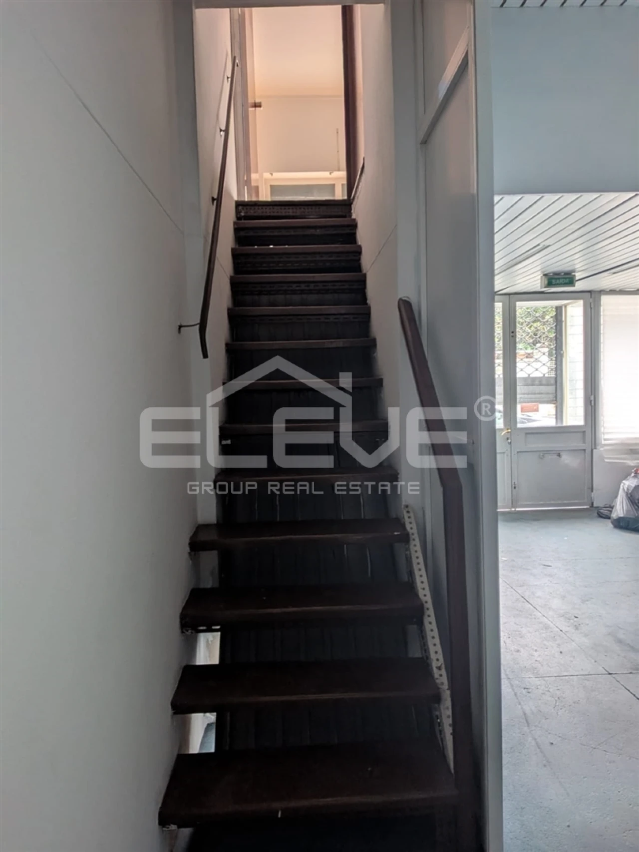 Loja para Arrendamento em Santa Marinha e São Pedro da Afurada Foto 11