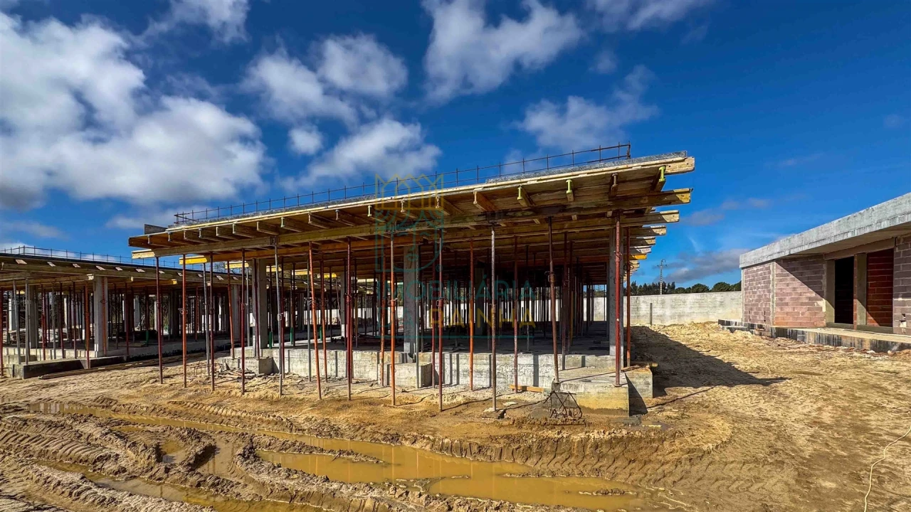 Moradia T3 para Venda em Santa Maria, São Pedro e Sobral da Lagoa Foto 2