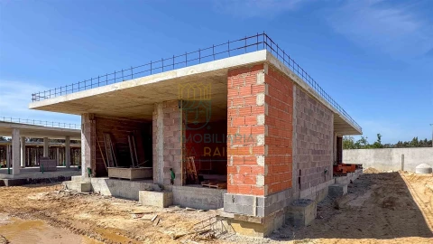 Moradia T3 para Venda em Santa Maria, São Pedro e Sobral da Lagoa